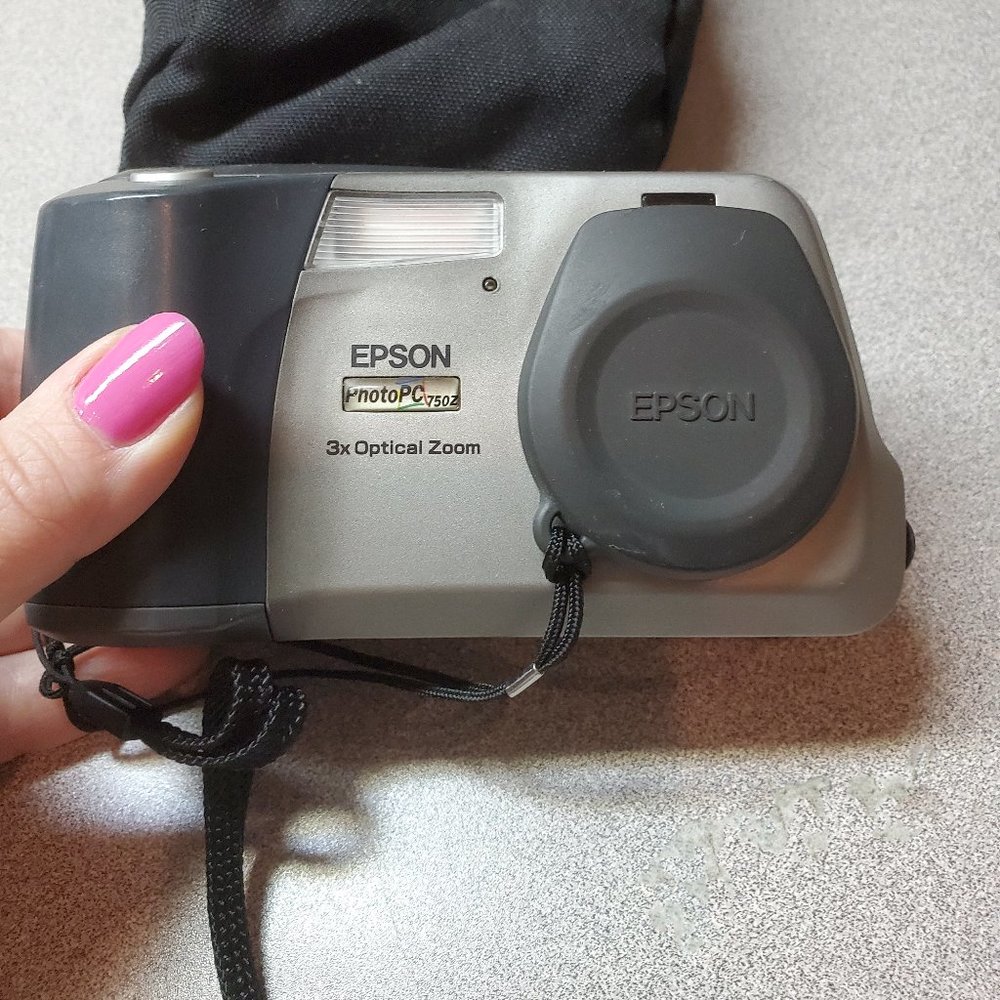 Epson PhotoPC 750Z  Digital Camera - Case & CF Card Included